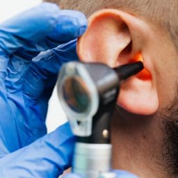 hearing-loss-diagnosis-in-hospital inspection of inner ear using a lighted instrument